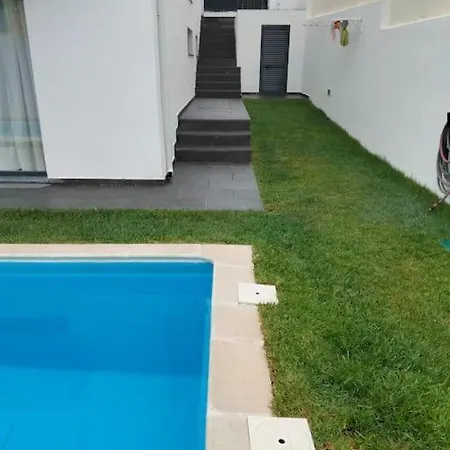 In A With Pool Prázdninový dům *