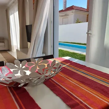Prázdninový dům In A With Pool Caxias